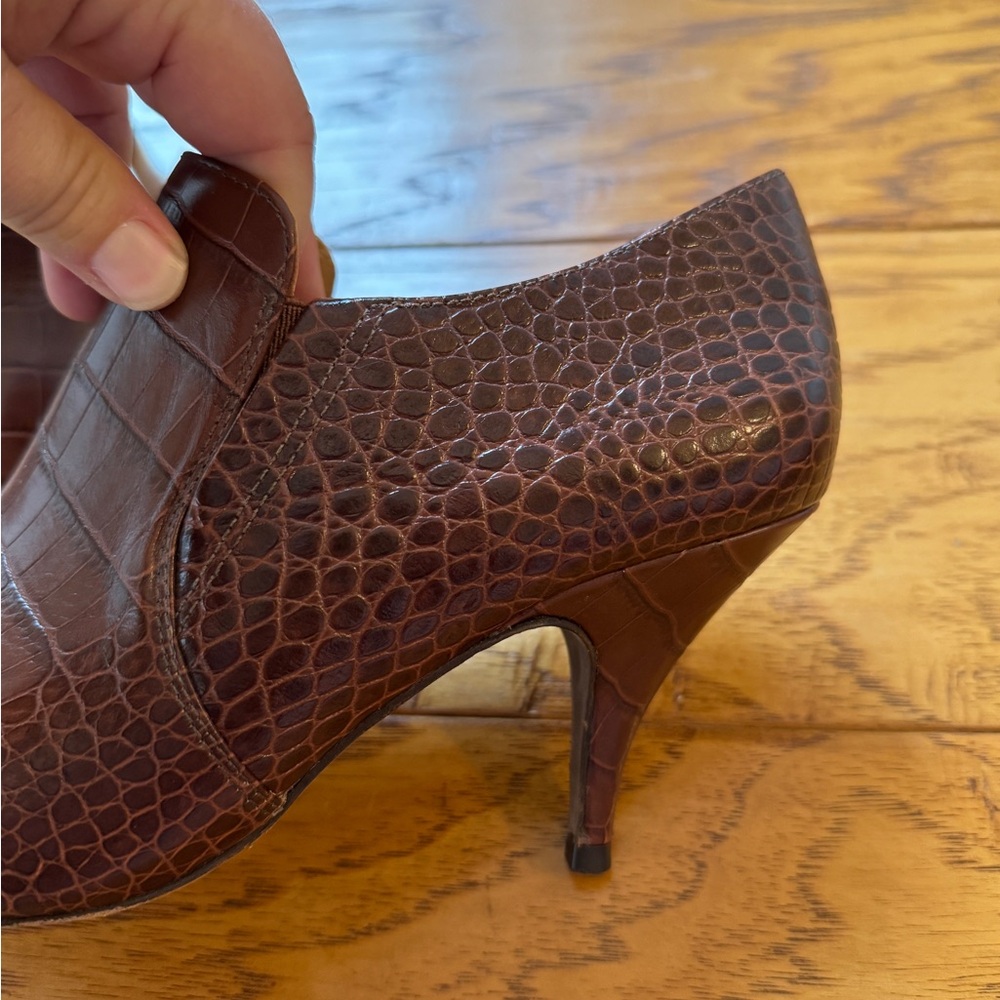TORY BURCH Georgina BOOTIE Brown Crocodile Effect POINTY HEEL Size 9.5M - Picture 8 of 14